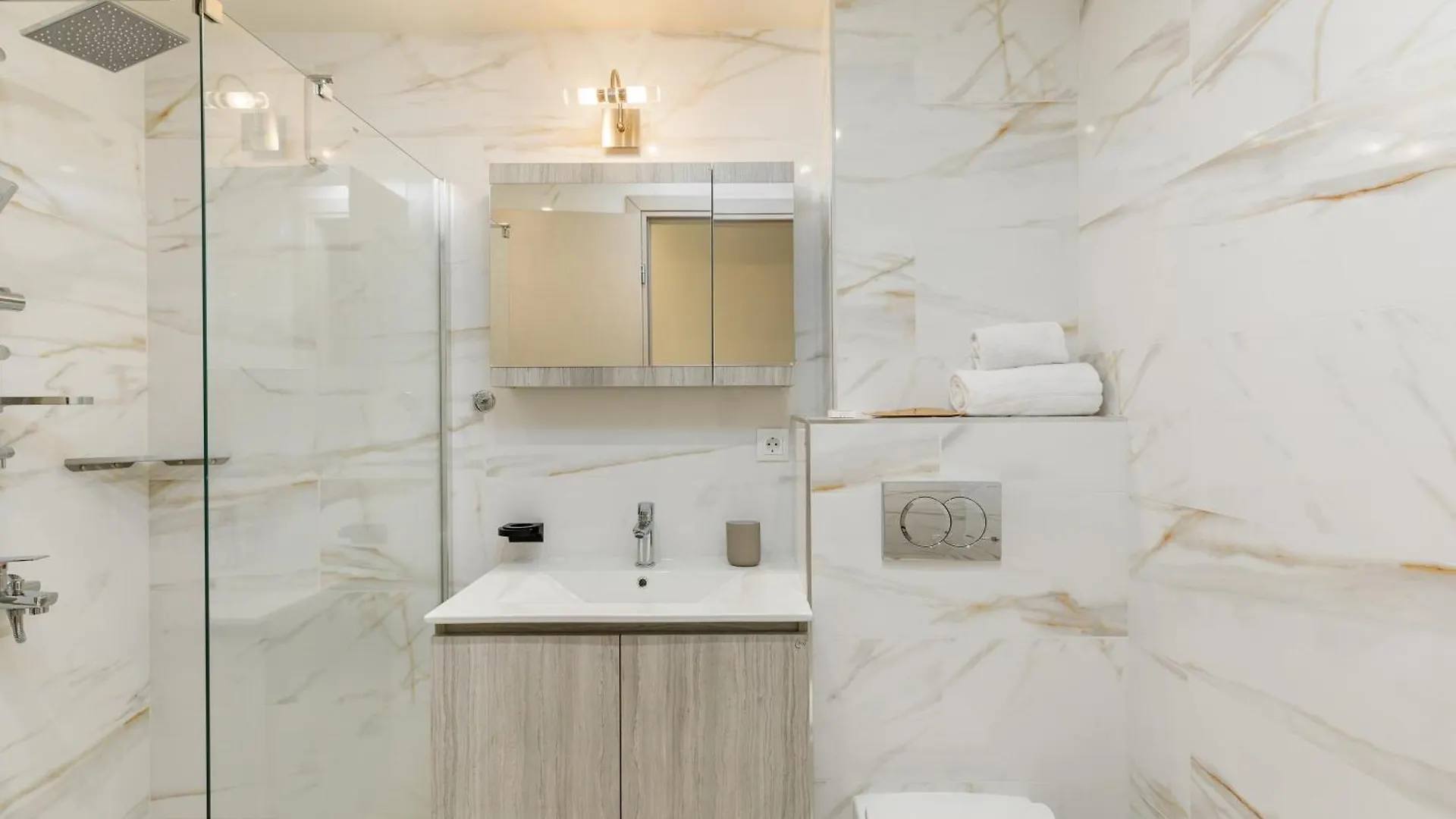 Vivienne By Halu!, Apartment In The Center Thessaloniki Greece